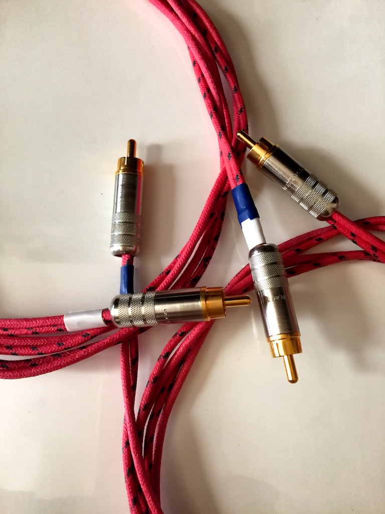 Belden 8402 & Switchcraft 3502A Handmade Tube Amplifier RCA Interconnects (20 AWG)